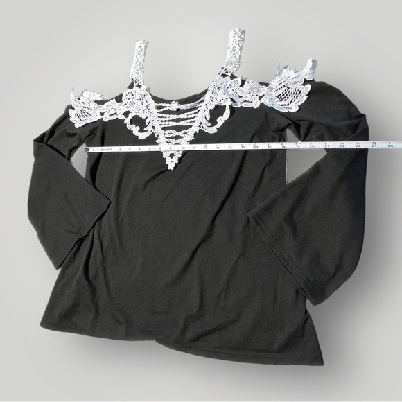 Amy Fashion Black Top with White Lace - Picture 3 of 16